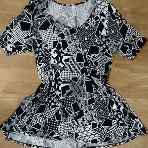 Lularoe S Perfect tee